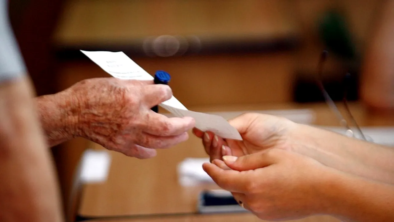 REFERENDUM 2012 - DEMITERE BĂSESCU. BEC: La ora 14.00, prezența la vot a fost de 21,37%