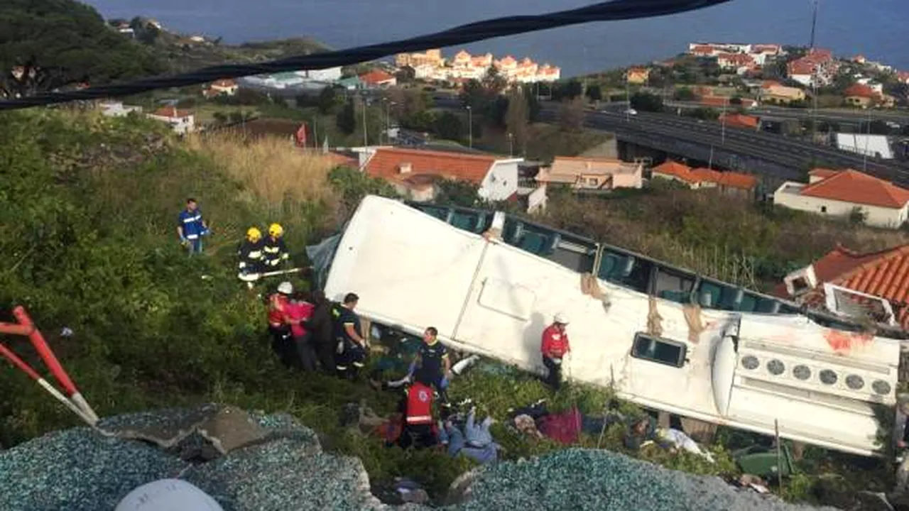 Accident rutier grav. UPDATE:  Cel puțin 28 de oameni au murit după ce un autocar a căzut într-o prăpastie, în Portugalia