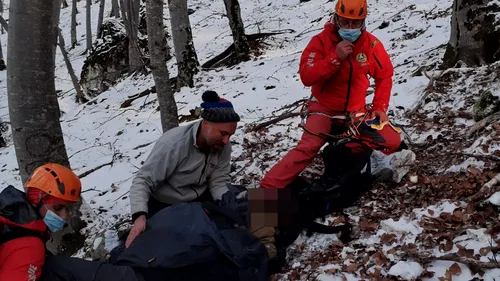 VIDEO | Moarte cumplită pentru un turist în Munții Argeșului, după ce a căzut în prăpastie