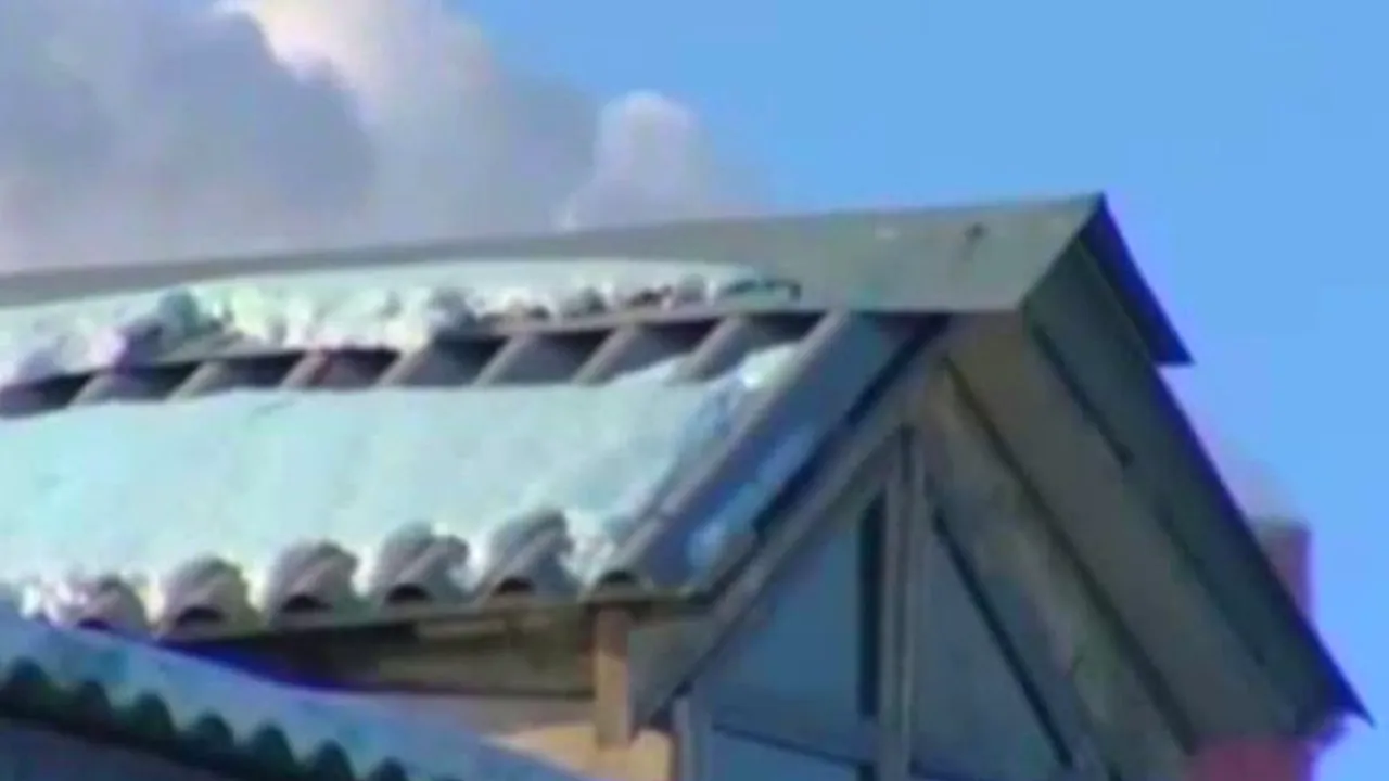 Un oraș din Rusia, acoperit de un strat de zăpadă albastră. Explicația fenomenului misterios