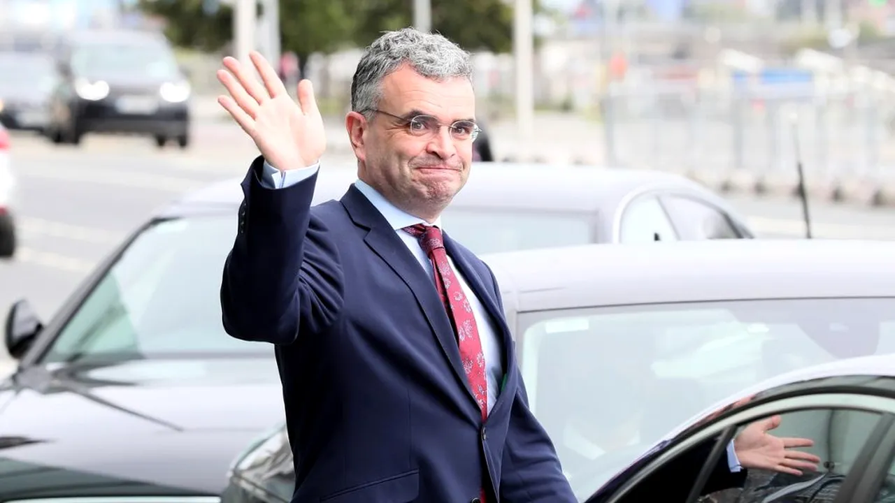 Un ministru irlandez a demisionat după ce a fost surprins la un eveniment unde nu erau respectate regulile privind prevenirea COVID-19. Poliția a declanșat o anchetă