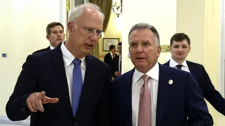 Politica scârțâie, afacerile merg unse. Întâlnirea de la Budapesta e în aer, nu și discuțiile despre bani. Pușculița lui Putin se întâlnește cu negociatorul lui Trump