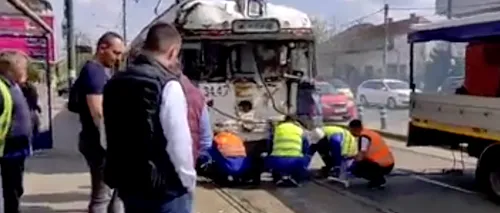 PANICĂ în Timișoara: Două persoane au ajuns la spital după ce un tramvai FĂRĂ VATMAN a pornit singur și a circulat sute de metri - VIDEO