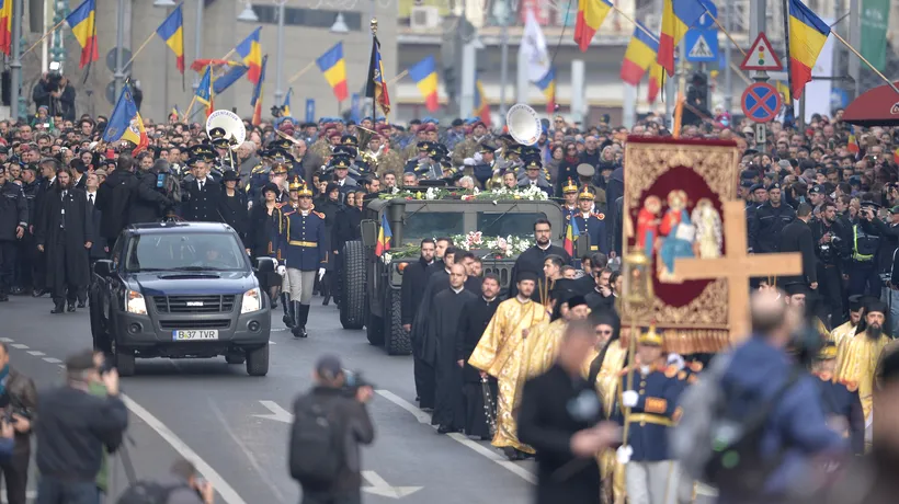 Românii, invitați de Casa Regală să contribuie cu imagini la un album cu cele mai impresionante 96 de poze de la funeraliile Regelui