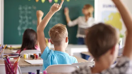 Cadrele didactice le sugerează elevilor de clasa întâi să se apuce de meditații: „Mi-ar fi fost rușine să propun așa ceva. Părinții sunt de vină!”