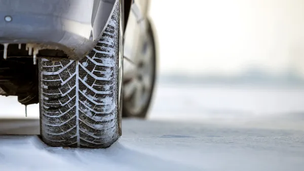 Lovitură pentru șoferi. Cu cât se scumpesc anvelopele de iarnă