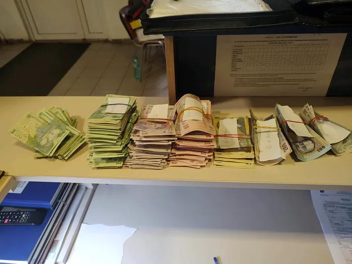Cerșetorul cu Lexus din Huși, care a strâns o mică avere în doar 10 ore la pelerinajul de Sfânta Parascheva, a rămas fără bani. Polițiștii locali i-au confiscat peste 9.000 de lei