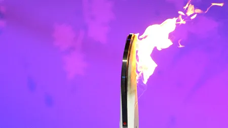 Torța olimpică a revenit pe Pământ, după o ieșire istorică în spațiu
