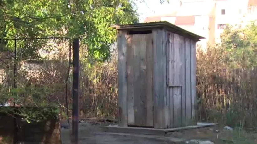 Polițiștii din Botoșani cer toalete în curte. Cumpără șase WC-uri pentru sediile din județ: „Să fie din lemn..”