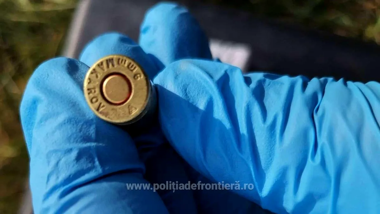 Încărcătorul cu 15 gloanţe pierdut de un polițist din București ar fi fost aruncat la gunoi / Oamenii legii încă mai caută muniția