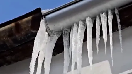 Țurțurii și zăpada înghețată pun în PERICOL trecătorii: obligațiile legale ale proprietarilor