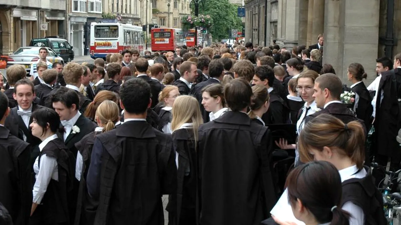 Unele împrumuturi pentru studenți români și bulgari la colegii britanice, suspendate