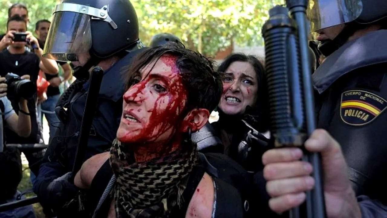 IMAGINILE CRIZEI din Spania: aeroporturi fără avioane, cartiere de lux pustii