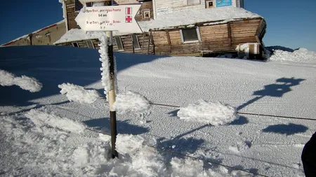Strat de zăpadă de 25 de centimetri pe Vârful Omu
