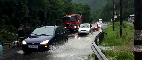 DN 7 a fost inundat. Traficul pe Valea Oltului, îngreunat