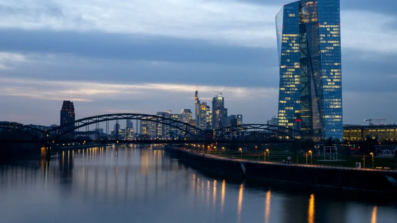 BCE menține nivelul dobânzii de referință în zona euro /”PRESIUNILE interne asupra prețurilor rămân ridicate”