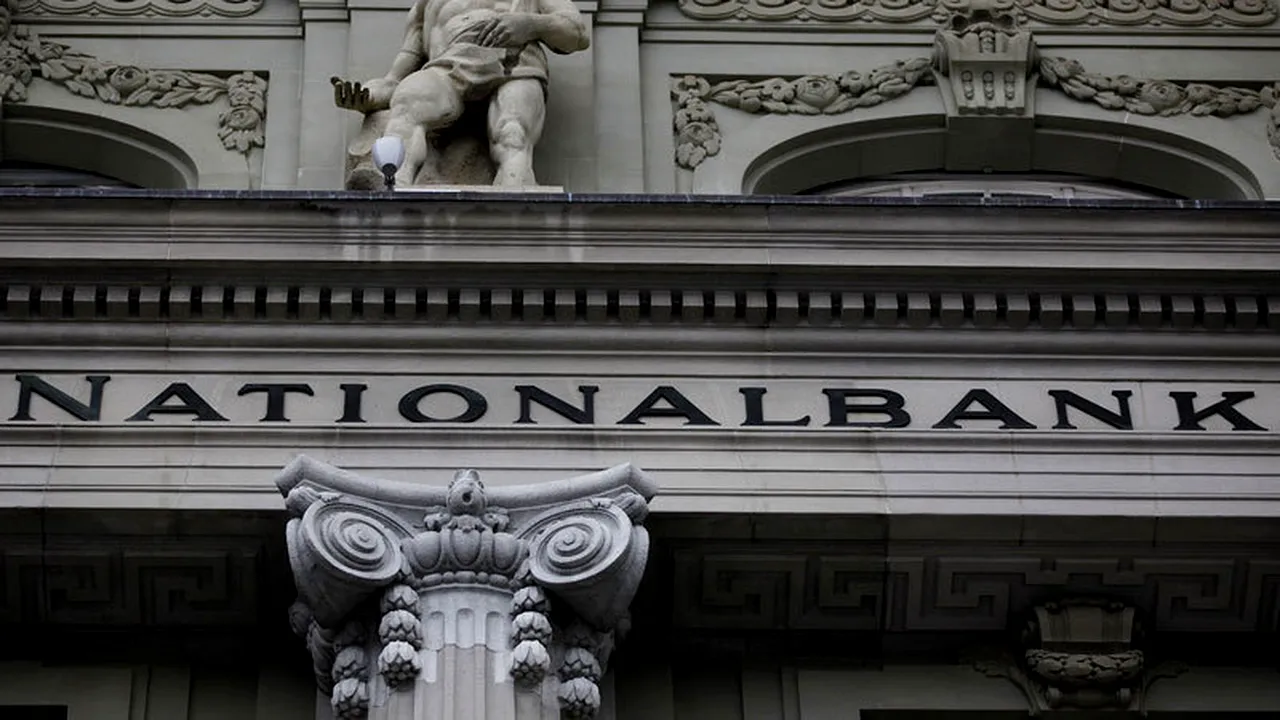 Banca Elveției a abandonat pragul franc/euro din cauza costurilor prea mari 