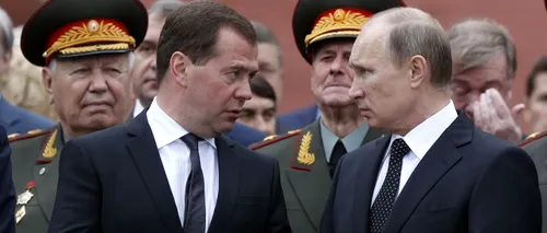 Un tablou cu Putin și Medvedev în ipostaze intime, confiscat de poliția din Rusia