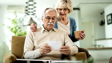 Românii din diaspora AȘTEAPTĂ chiar și doi ani pentru a primi deciziile de pensionare din țară. De vină ar fi diferențele legislative