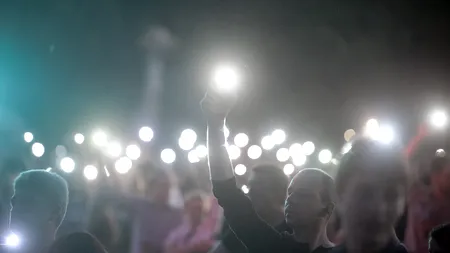 Miting susținere moțiune cenzură susținători ambele tabere