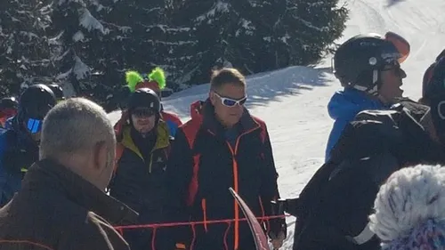 Klaus Iohannis a fost fotografiat din nou la schi în „Elveția României