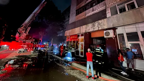VIDEO | Incendiu devastator la un bloc de 10 etaje din Sectorul 5, în Capitală. 112 persoane au fost evacuate (UPDATE)