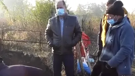 Un primar a făcut apel la vaccinare din cimitir. Edilul a mers la mormântul unei femei de 60 de ani, decedată de Covid