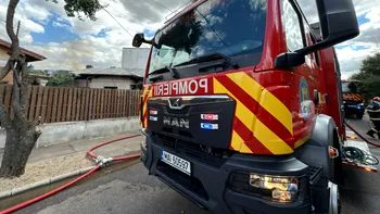 INCENDIU la mai multe locuințe din București. Intervenție în forță a pompierilor / Trei persoane au făcut atacuri de panică