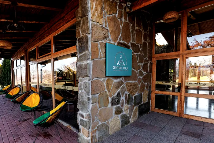 Centrul ENLA, o comunitate terapeutică pentru persoanele dependente de droguri, alcool, jocuri și tehnologie.