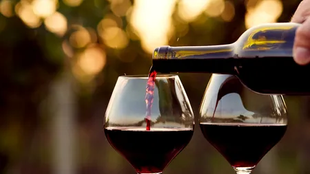 Cât vin au consumat românii în primul an de pandemie. România se situează pe locul 14 la nivel mondial