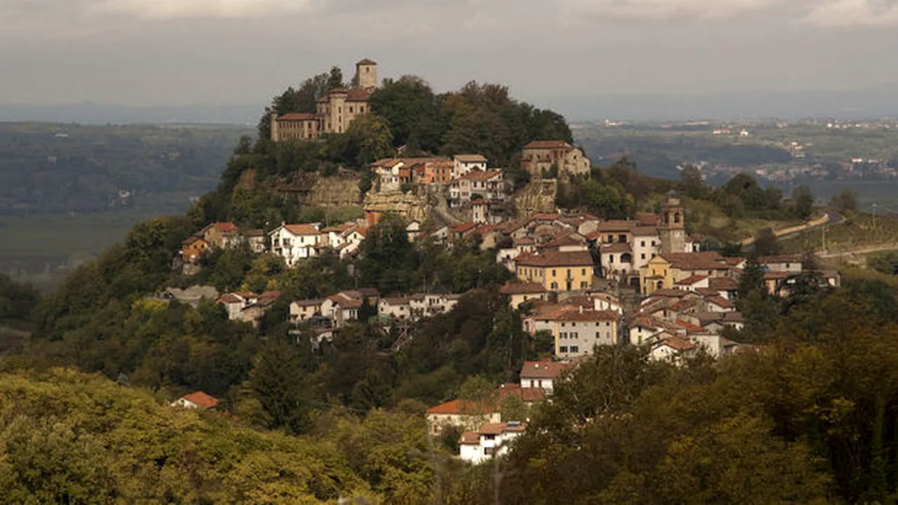 
Un primar oferă 2.000 de euro oricărei persoane care vrea să se mute în orașul pe care îl conduce

