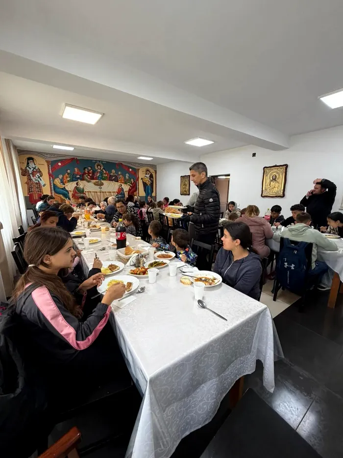 Gest deosebit. Familia Lucescu a organizat pomana fostului antrenor la un centru social pentru copii și bătrâni din Teleorman