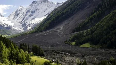 ALERTĂ în Elveția după prăbușirea unui ghețar. Un sat întreg a fost îngropat