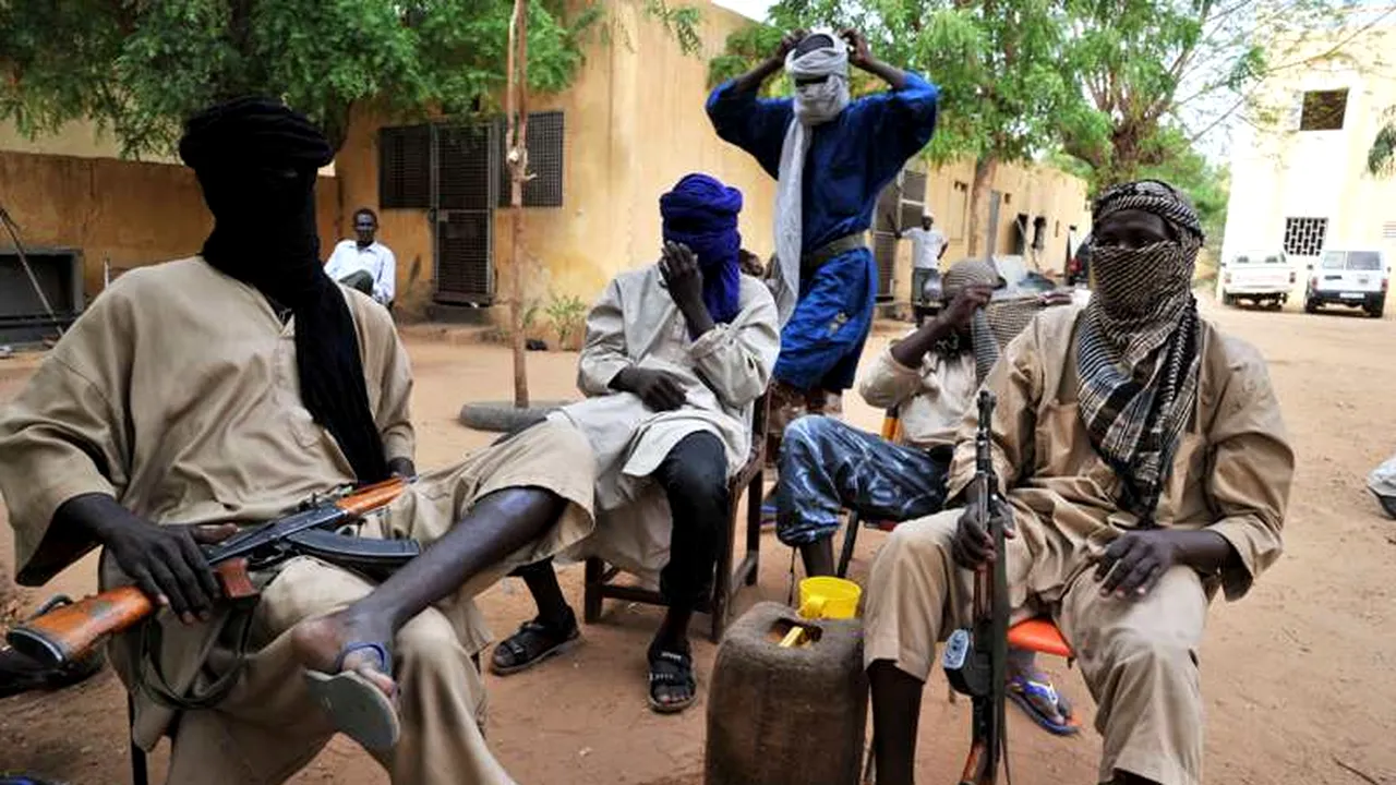 Parisul anunță că cei doi jurnaliști francezi răpiți în Mali au fost găsiți morți