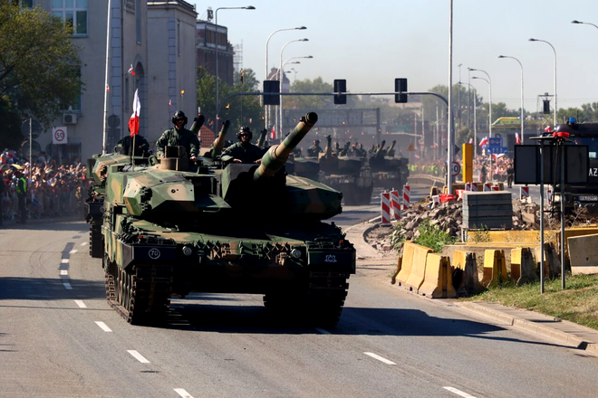 Parada militară de la Varșovia. Sursa Foto: Shutterstock