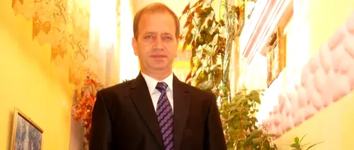 Primarul din Argeș care A DAT FOC primăriei a revenit în funcție și mulțumește divinității: „Dumnezeu nu te lasă la greu”