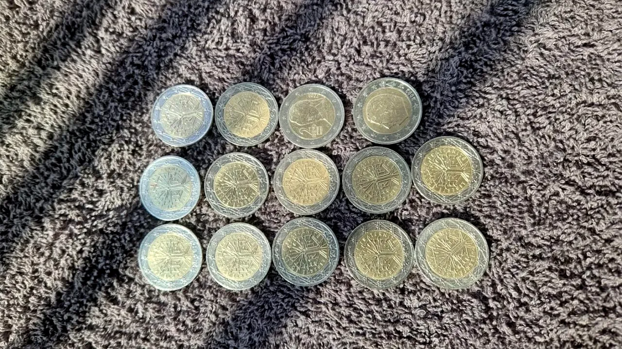 Ce este ESCROCHERIA „V-au căzut niște monede pe jos”. Ce trebuie să faci dacă cineva îți spune asta