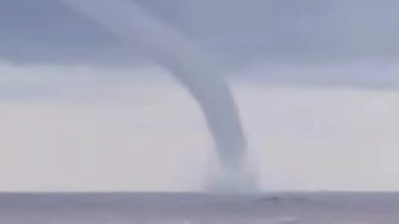 Fenomen înspăimântător la Marea Neagră, asemenea unei TORNADE. Unde a fost zărit
