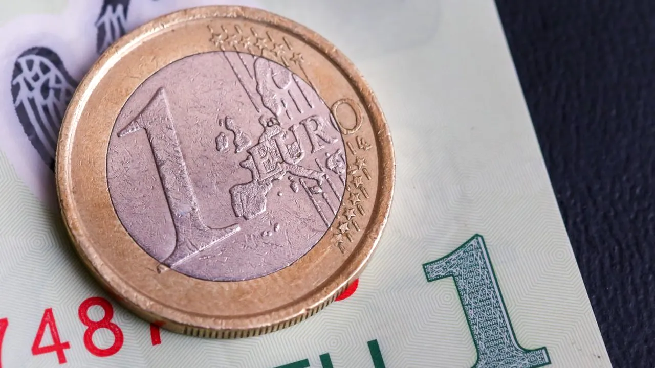 Leul continuă să se deprecieze în raport cu EURO. Cotația AURULUI de miercuri