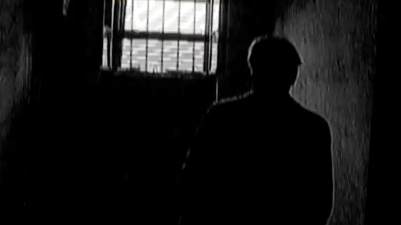 La Peciu Nou, lângă Timișoara, torționarul Constantin Istrate trăiește ca o mumie în cavou, sub paza strictă a soției: „Plecați, dracului, acasă! Istrate e mort. Lăsați-l să doarmă-n pace!