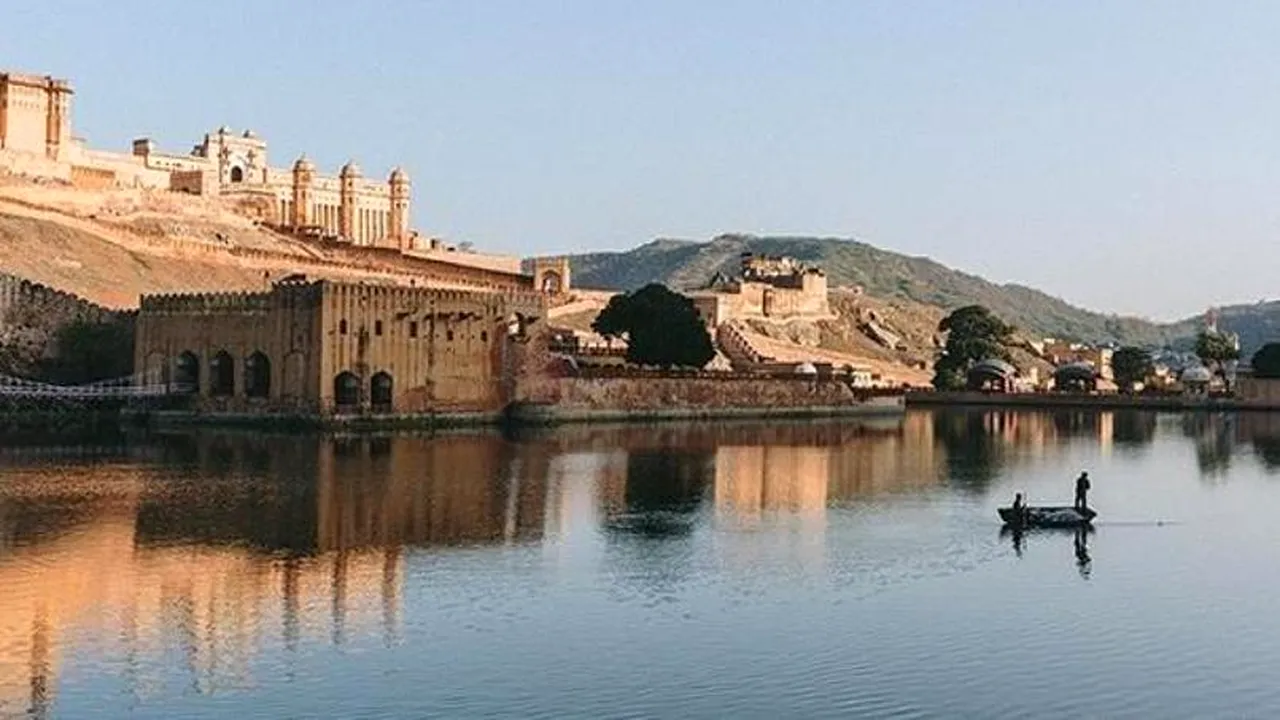 Cum a reușit un fotograf australian să călătorească timp de doi ani GRATIS