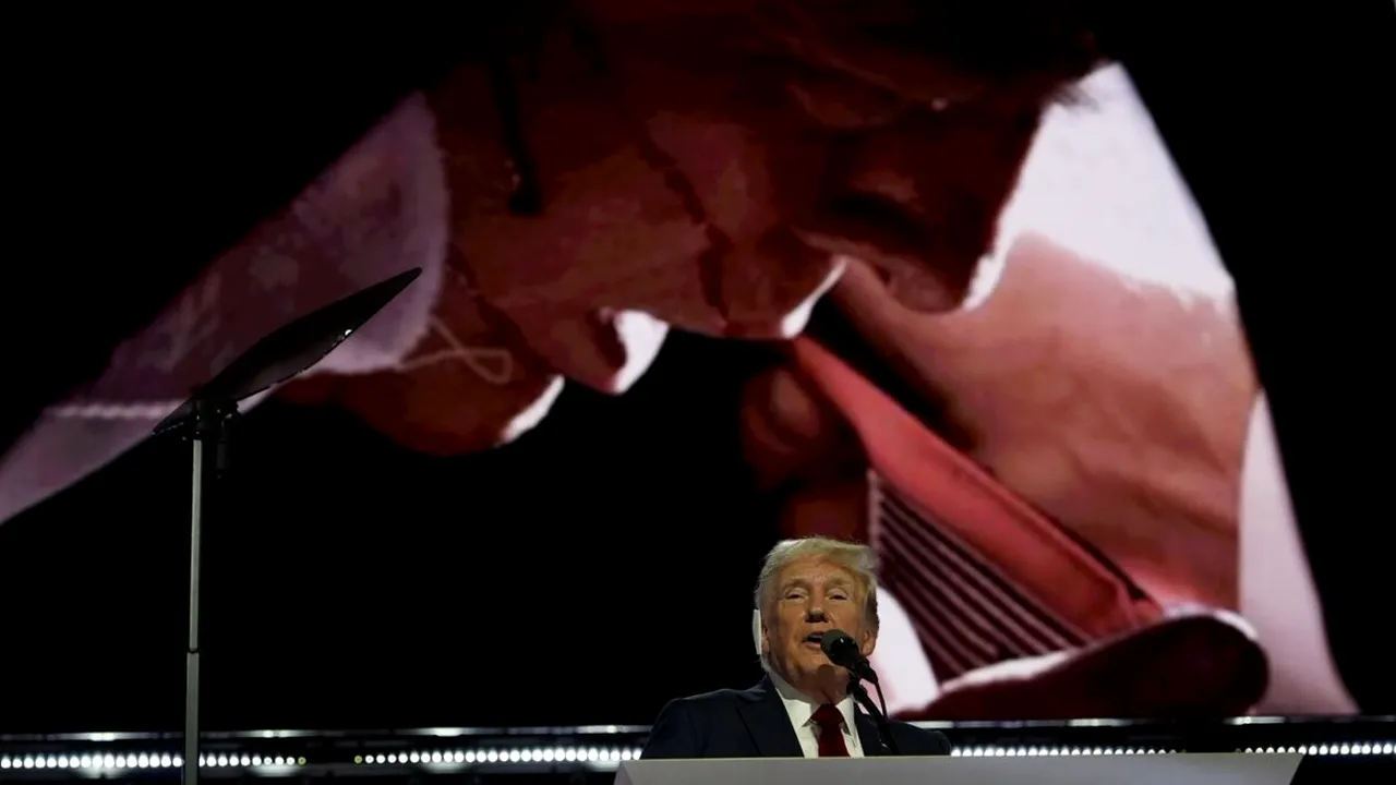 4 DEZVĂLUIRI care atrag atenția asupra Secret Service, după tentativa de ASASINARE a lui Trump / De ce l-au lăsat pe fostul președinte pe scenă?