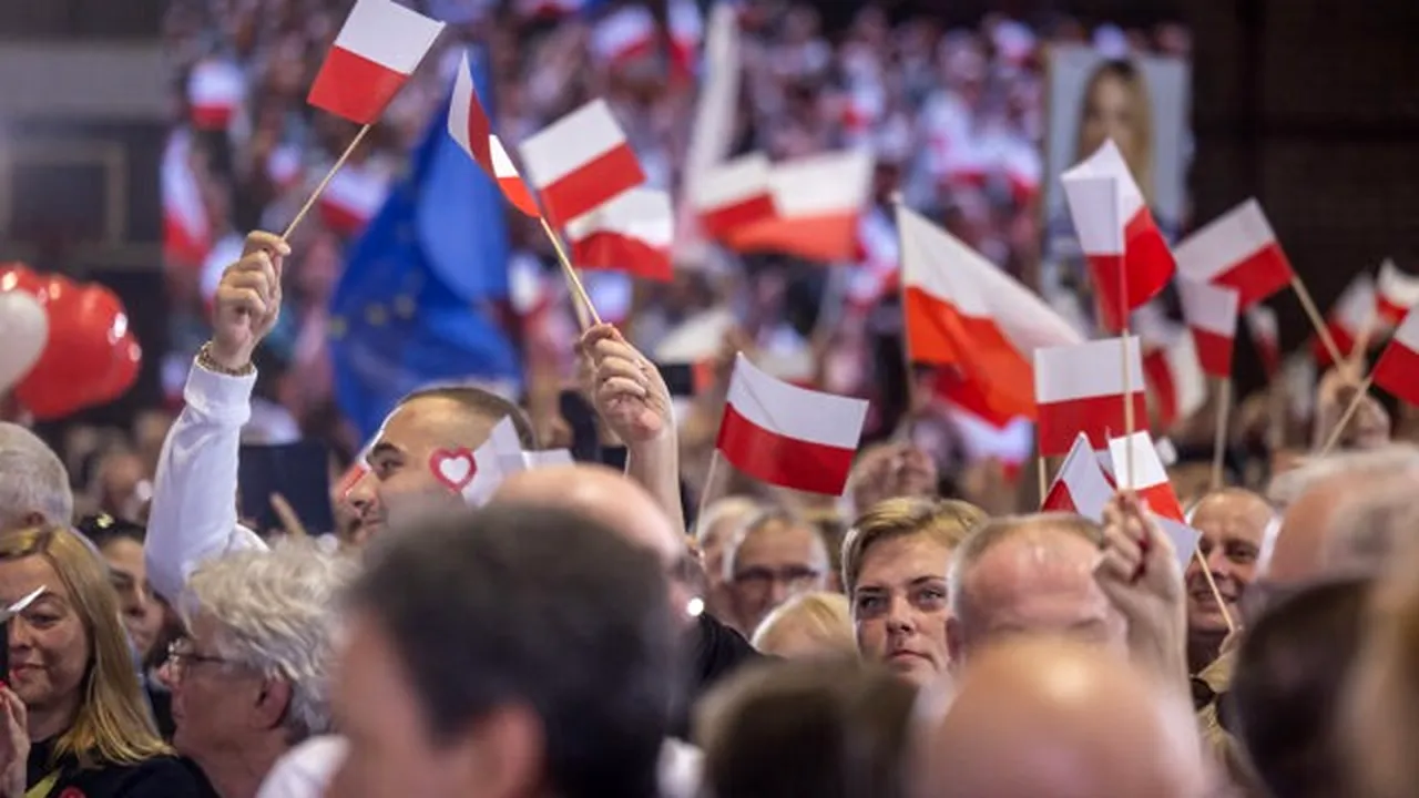 Alegeri parlamentare, duminică, în Polonia. Cine 