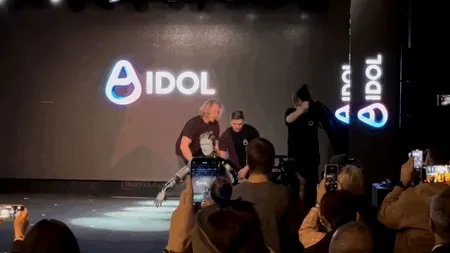 Primul robot umanoid cu AI al Rusiei se face de rușine. S-a prăbușit pe scenă, chiar în timp ce era prezentat