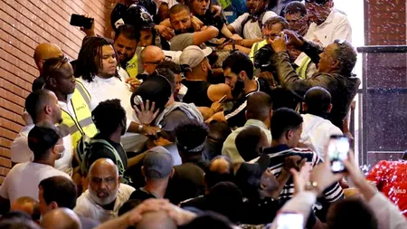 Proteste violente în Londra, după incendiul soldat cu zeci de morți: au intrat cu forța în Primărie și au vrut să-i linșeze pe angajați