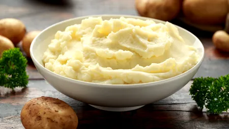 Piureul de cartofi este mult mai cremos și mai gustos dacă adaugi un ingredient simplu