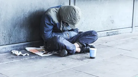 De necrezut cum încerca un cerșetor să înșele credincioşii care se roagă la moaştele Sfântului Dimitrie