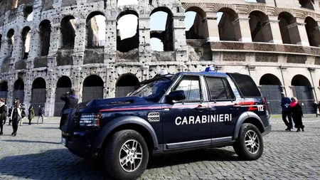 Două turiste din SUA au fost arestate la Roma, după ce au vandalizat unul din zidurile Colosseumului
