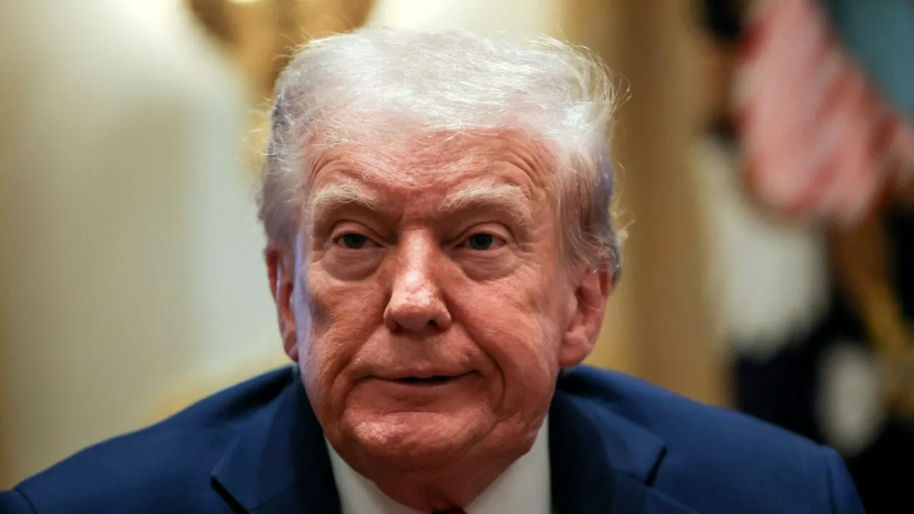 Trump s-a vaccinat cu o doză de rapel anti-COVID înainte de vizitele externe. Ce conține buletinul medical al celui mai PUTERNIC om din lume