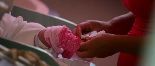 Bebelușii născuți prin cezariană prezintă un risc mai mare de a suferi de autism